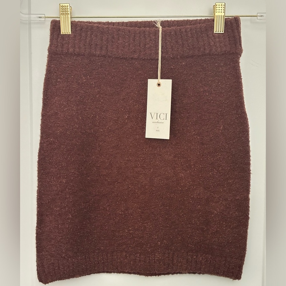 Vici exclusive x Fate XS fuzzy mauve skirt